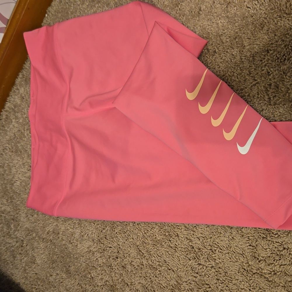 Nike 7/8 leggings. Never worn.